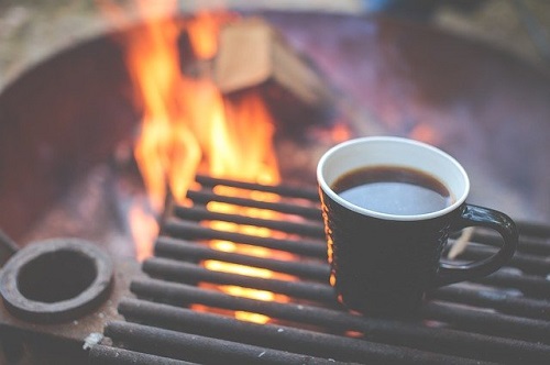 篝火上喝咖啡