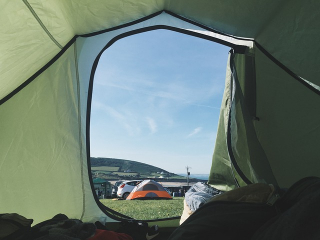 从帐篷车露营的视野